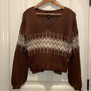RUE21 XS Crop Long Sleeve V-Neck Sweater Nordic design Brown and White Cropped